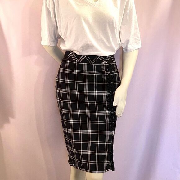 NWT Torrid Pencil Skirt - Picture 5 of 10